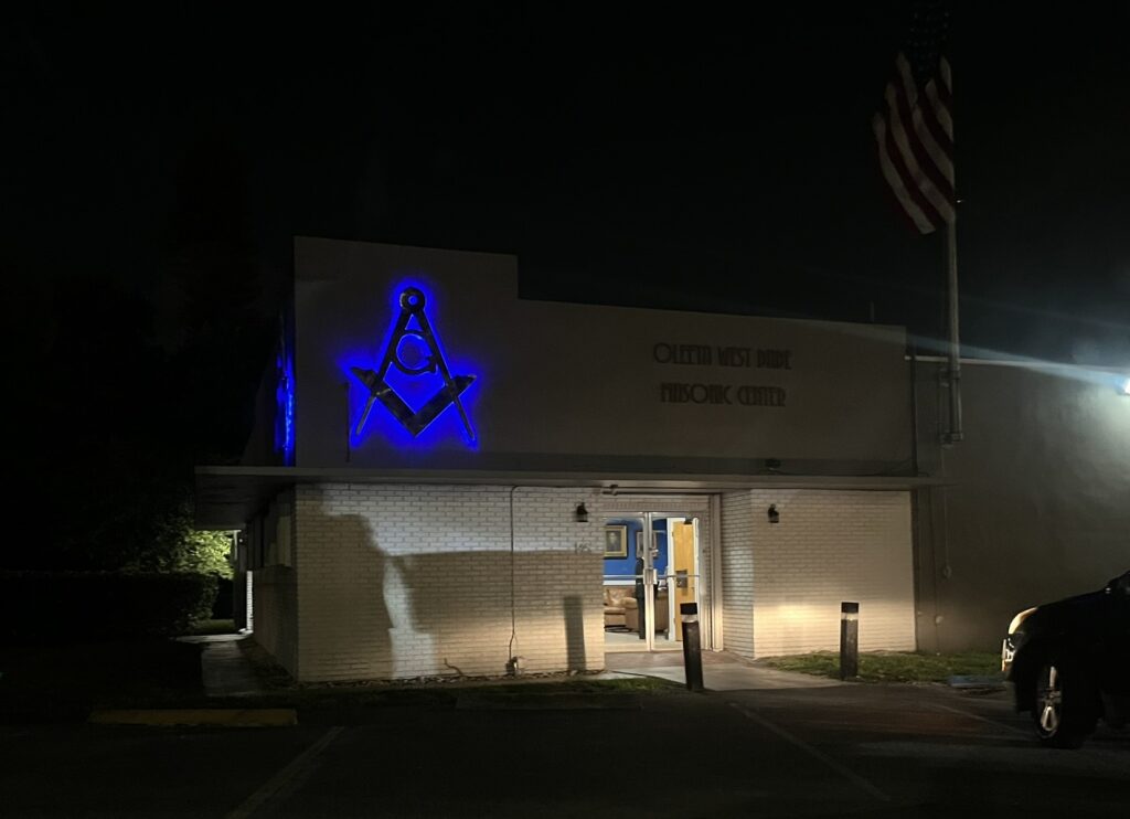 Lodge Oleeta West Dade by night